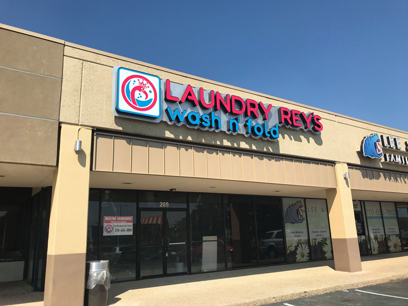 Texas Laundry Chain, Libraries Without Borders Expand Internet Access in San Antonio