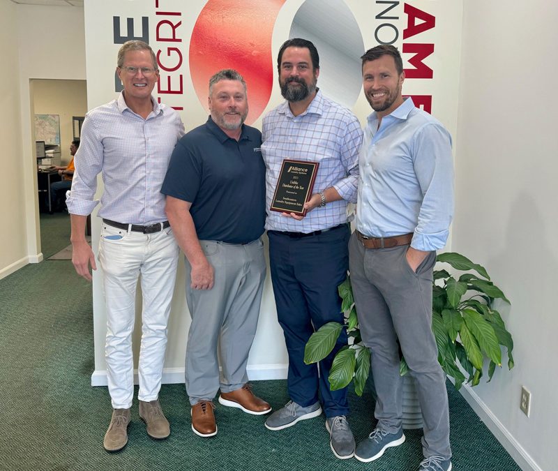 UniMac Honors Top Distributor